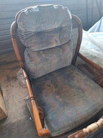 Rieten / rotan zetel met stofbekleding beschikbaar voor biedingen