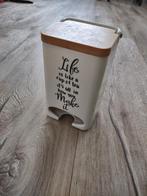 Prachtige witte theedoos met houten klepje. Tekst, dispenser, Onb, Ophalen of Verzenden, Onb, Onb