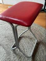 Vintage Rode Kruk - Jaren 60 Tabouret, Huis en Inrichting, Stoelen, Gebruikt, Ophalen of Verzenden, Metaal, Eén