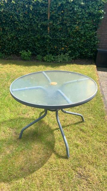 Glazen ronde tuintafel. Gratis afhalen. beschikbaar voor biedingen