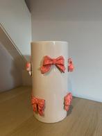 Vaas met strikken HD collection - 25,5 cm, Wit, Aardewerk of Porselein, Ophalen of Verzenden, Zo goed als nieuw