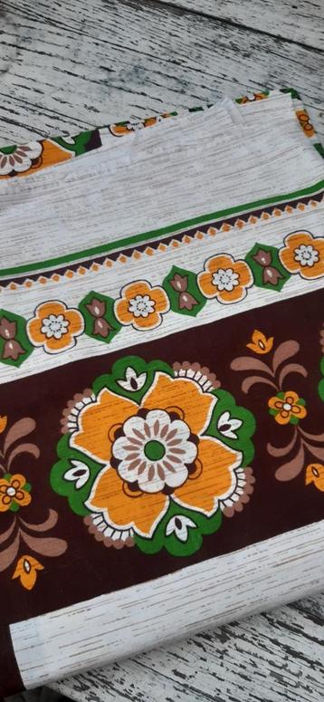 Vrolijk gebloemd Vintage tafellaken oranje, bruin en groen beschikbaar voor biedingen