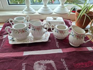 Suikerpot melkkannetje botervloot boursinschaaltje beschikbaar voor biedingen