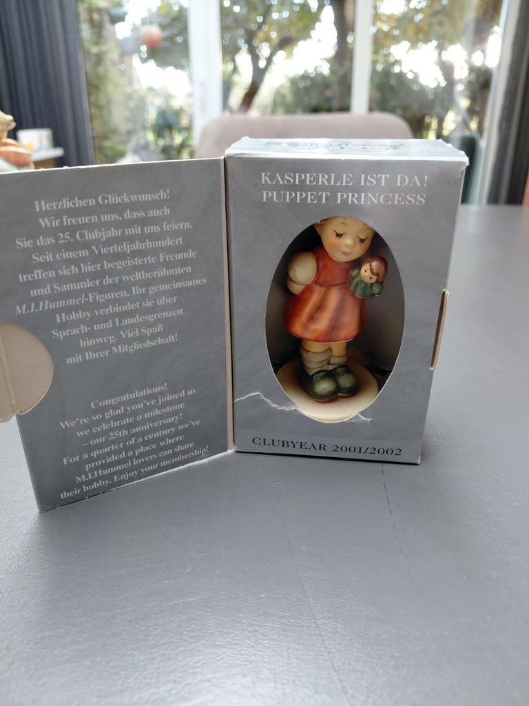 Hummel Meisje met Handpop 2108/A, Verzamelen, Beelden en Beeldjes, Ophalen of Verzenden, Zo goed als nieuw, Hummel