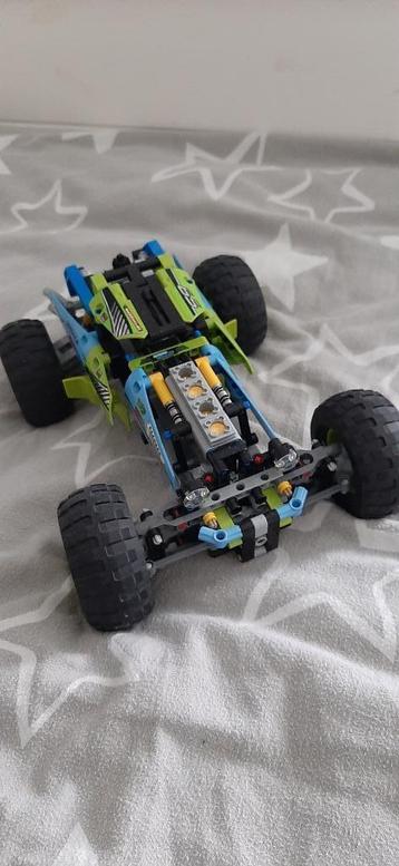 LEGO TECHNIC OFF-ROADER & RACEWAGEN beschikbaar voor biedingen