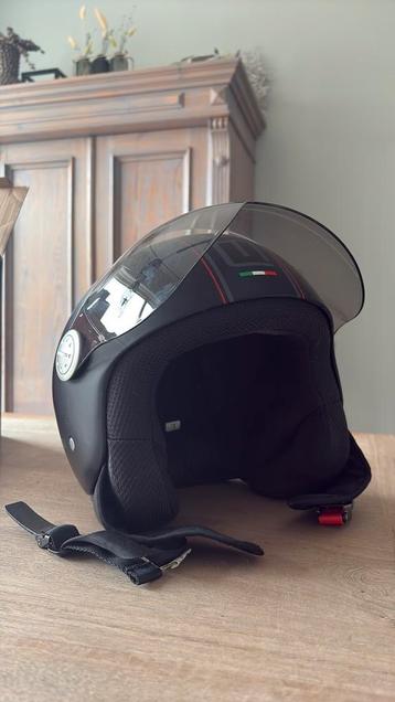 Mooi BEON helm beschikbaar voor biedingen
