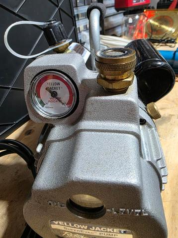 Yellow Jacket SuperEvac Vacuümpomp beschikbaar voor biedingen