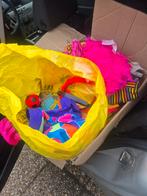 Doos vol carnavalskleding, Ophalen of Verzenden