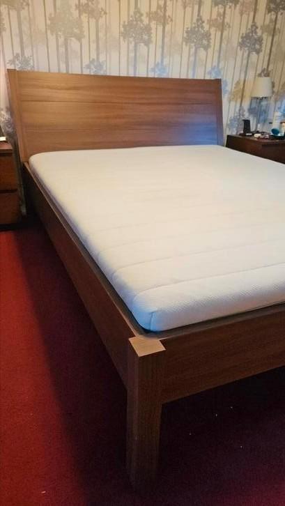 Ikea tweepersoonsbed 160x200 bedframe en matras, Huis en Inrichting, Slaapkamer | Bedden, Gebruikt, Tweepersoons, 160 cm, Hout