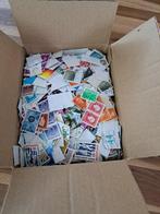 VI30 / Doosje met 470 gram Nederlandse postzegels, Postzegels en Munten, Postzegels | Nederland, Ophalen of Verzenden, Gestempeld