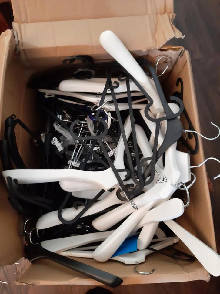 Grote partij kledinghangers - Diverse soorten, Kleding | Dames, Kledinghangers, Gebruikt, Kunststof, Kinderen en Volwassenen, Ophalen