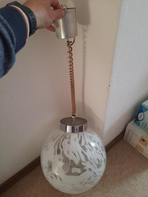Hanglamp, glazen bol, compleet - jaren '70., Antiek en Kunst, Antiek | Lampen, Ophalen