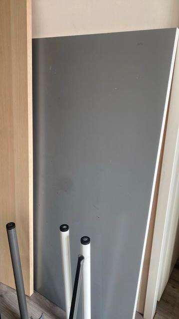 Tafelblad ikea grijs gebruikt gratis beschikbaar voor biedingen