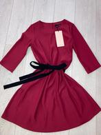 Stijlvolle nieuwe (wijn)rode jurk LaDress maat (X)XS, Kleding | Dames, Jurken, Nieuw, Ophalen of Verzenden, Boven de knie, Rood