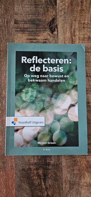 Reflecteren de basis beschikbaar voor biedingen