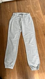 Grijze joggingbroek maat S, Kleding | Dames, Broeken en Pantalons, Ophalen of Verzenden, Maat 36 (S), Gedragen, Grijs