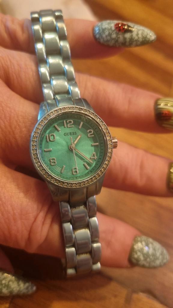 Guess Dameshorloge Quartz - Stijlvol en Elegant, Sieraden, Tassen en Uiterlijk, Horloges | Dames, Zo goed als nieuw, Polshorloge