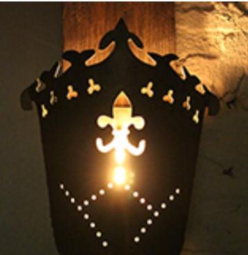 Lamp. Kasteel. Wandlamp. Metaal. Gothic. Bruin.  beschikbaar voor biedingen