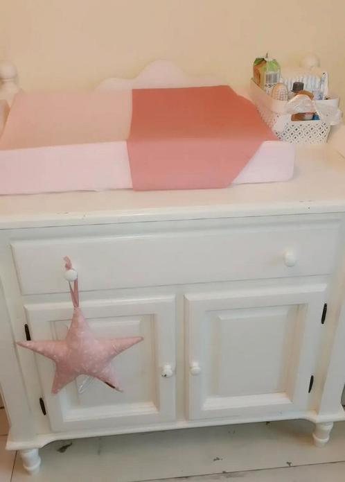 Ledikant, weegschaal, verschoonkussen etc, Kinderen en Baby's, Kinderkamer | Inrichting en Decoratie, Nieuw, Overige typen, Ophalen