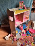 Barbie poppenhuis, auto en veel toebehoren., Kinderen en Baby's, Poppenhuis, Zo goed als nieuw, Ophalen