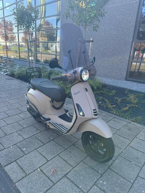 Vespa primavera Dessert Storm Brom, Fietsen en Brommers, Brommers | Vespa, Zo goed als nieuw, Ophalen