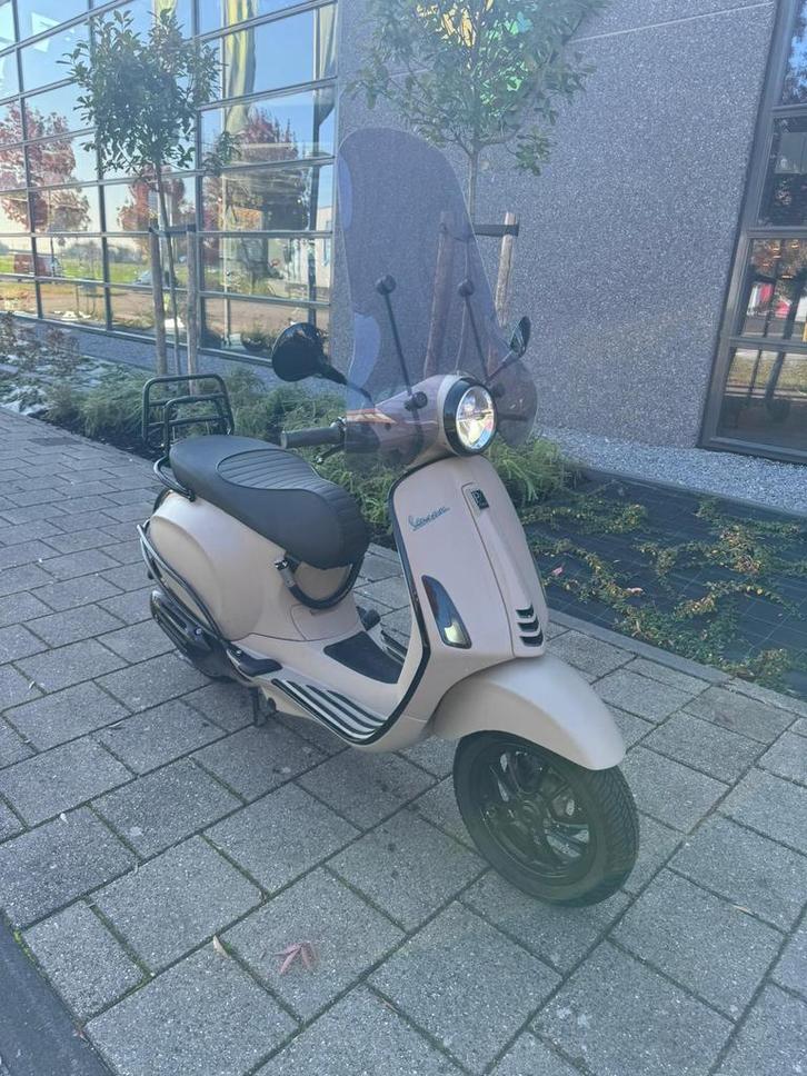 Vespa primavera Dessert Storm Brom, Fietsen en Brommers, Brommers | Vespa, Zo goed als nieuw, Ophalen