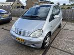 Mercedes-Benz A-klasse 160 Elegance, Auto's, Mercedes-Benz, 1045 kg, Origineel Nederlands, Te koop, Zilver of Grijs