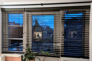  3 Nieuwe Houten/ bamboe jaloezieën nog in doos beschikbaar voor biedingen
