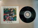 single Wax - Right between the eyes / Only a visitor, Ophalen of Verzenden, Gebruikt, Pop, Single