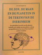 De Zon, de Maan en de Planeten in de Tekens v de Dierenriem, Boeken, Natuur, Ophalen of Verzenden, Zo goed als nieuw