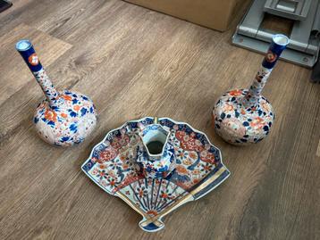 Imari Keramiek Set: Schaal, Kan en Vazen beschikbaar voor biedingen