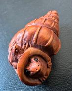 Ojime in buxushout van een schelp met kikker, Antiek en Kunst, Ophalen of Verzenden