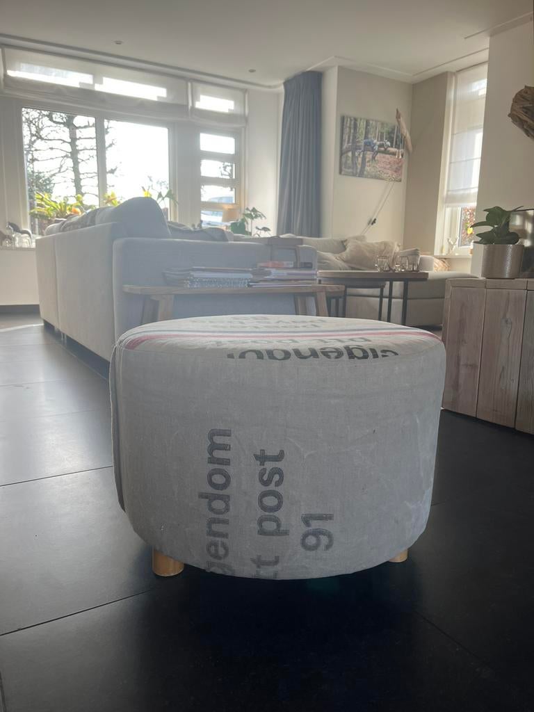 Zeer mooie en unieke ptt post poef, Huis en Inrichting, Ophalen of Verzenden, Gebruikt, Rond