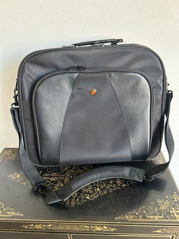 Mooie laptoptas tot 17 inch beschikbaar voor biedingen