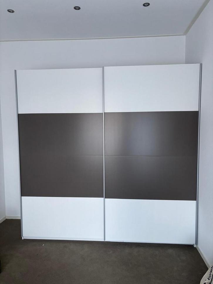 Klerenkast met schuifdeuren, Huis en Inrichting, Kasten | Kledingkasten, Zo goed als nieuw, 200 cm of meer, 150 tot 200 cm, 50 tot 75 cm