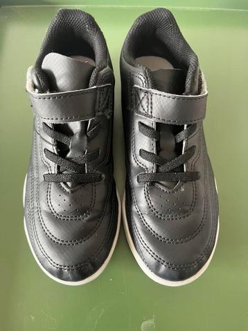 Decathlon zaalvoetbalschoenen beschikbaar voor biedingen