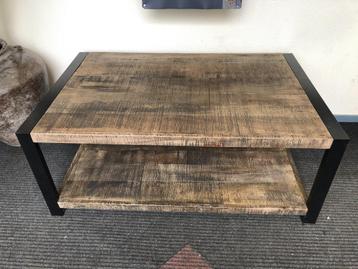 SALONTAFEL MET GIETIJZEREN ONDERSTEL beschikbaar voor biedingen