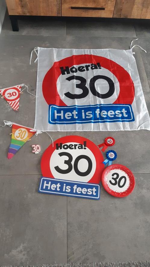 Versiering verjaardag 30 jaar, Hobby en Vrije tijd, Feestartikelen, Zo goed als nieuw, Versiering, Verjaardag, Ophalen