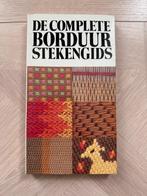 De complete BORDUUR stekengids, Hobby en Vrije tijd, Borduren en Borduurmachines, Ophalen of Verzenden, Zo goed als nieuw, Handborduren