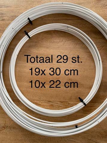 Wit metalen hobby ringen (doorsnede 22 en 30 cm) totale set beschikbaar voor biedingen