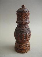 Antieke coquilla noot strooier - antique coquilla nut shaker, Ophalen of Verzenden