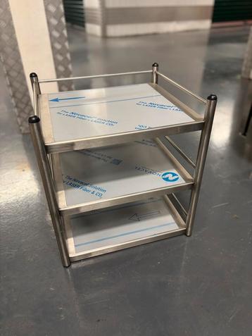 Zeer Stevige RVS rekken  NIEUW!! Horeca Meubilair koffiebar beschikbaar voor biedingen
