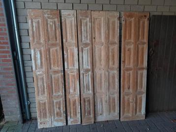 Oude houten decoratiedeuren beschikbaar voor biedingen