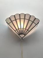 Tiffany art deco stijl parelmoer witte wandlamp H 35 cm., Ophalen of Verzenden