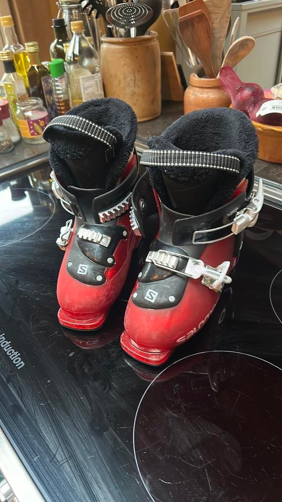 Kinder skischoen maat 19 / 240, Sport en Fitness, Ophalen, Schoenen, Salomon, Zo goed als nieuw