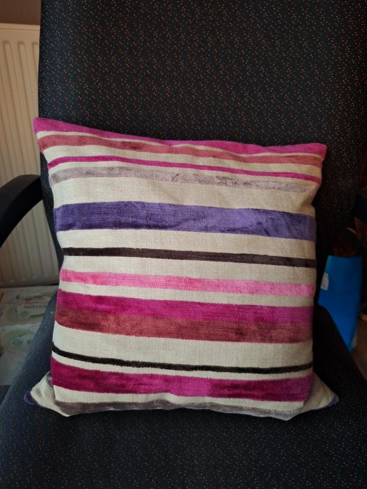 Decoratief Kussen met Strepen, Huis en Inrichting, Woonaccessoires | Kussens, Gebruikt, Overige kleuren, Vierkant, Ophalen of Verzenden
