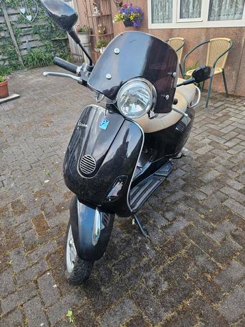 Vespa piaggio LX50 beschikbaar voor biedingen