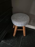 Houten krukje met gehaakte zitting, Ophalen of Verzenden