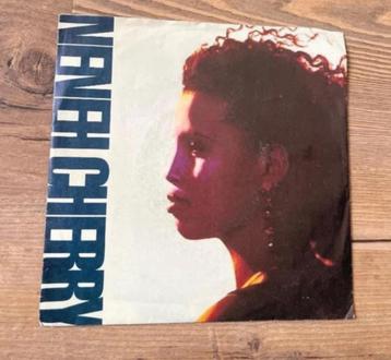 Single Neneh Cherry beschikbaar voor biedingen