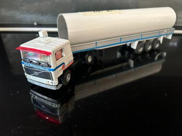 Tekno, Volvo F10 Transtolk met platte bak met buis beschikbaar voor biedingen